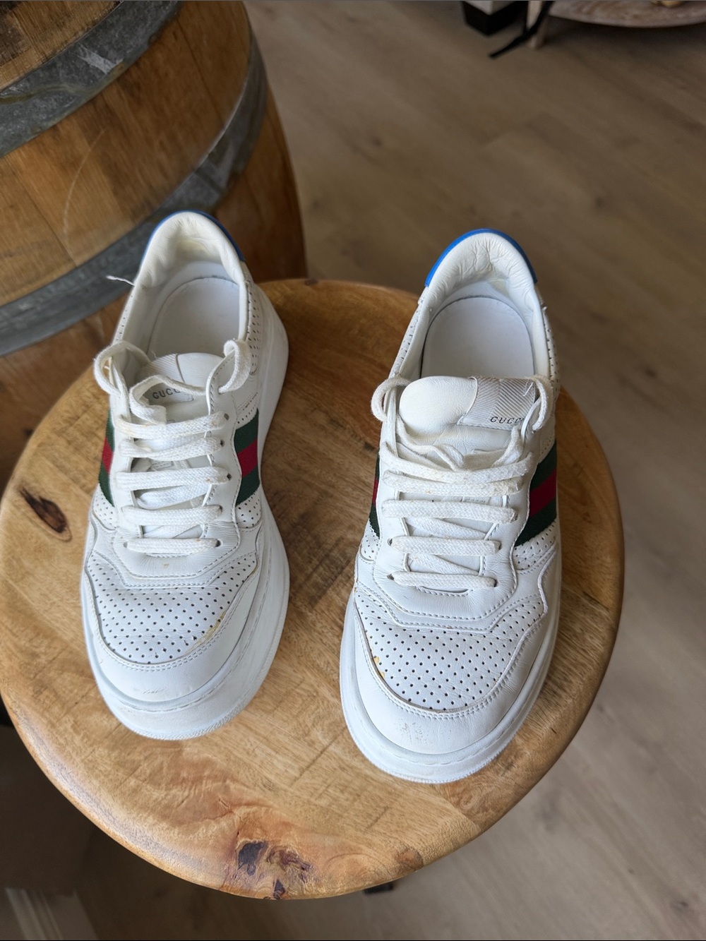 Gucci White Leather Athletic Sneakers with Green and Red Stripe